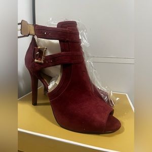 Michael Kors Womens Red 1/2" Hidden Platform